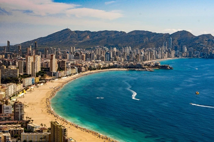 Benidorm es un pueblo o una ciudad