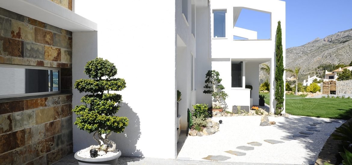 BONSAI ENTRANCE_INS0091